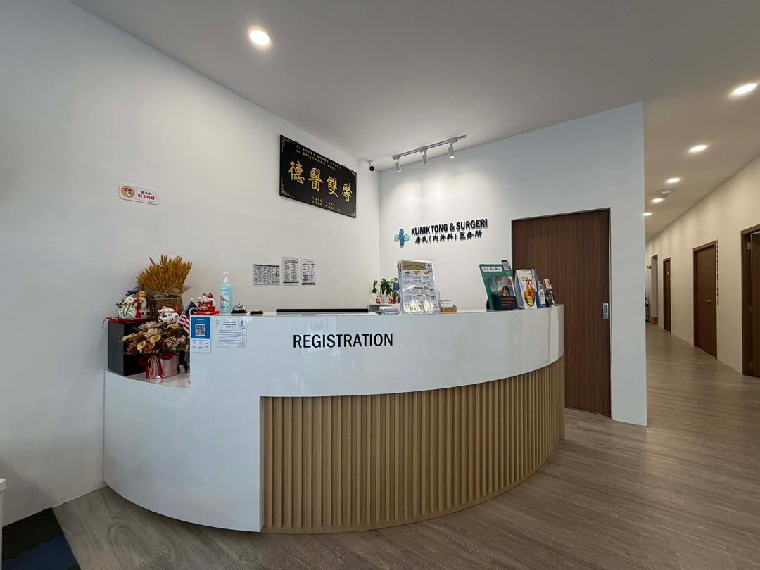 Registration desk at Klinik Tong & Surgeri
