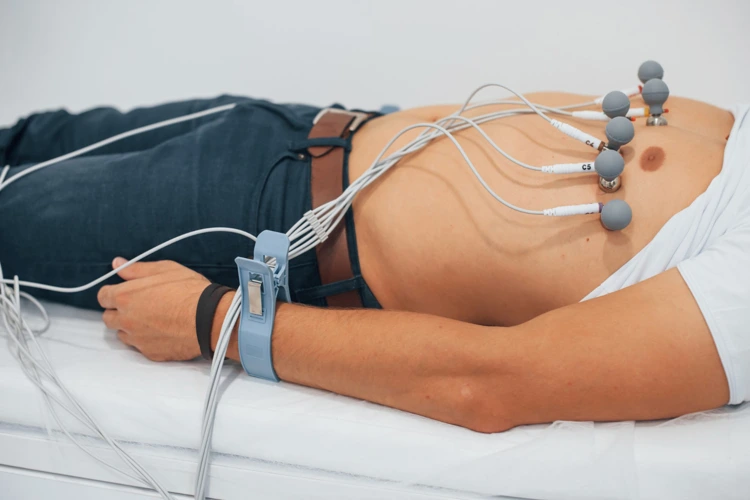 Electrocardiogram (ECG) heart monitoring procedure at Klinik Tong & Surgeri